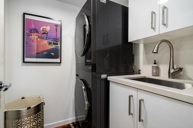 35983 Paseo Circulo E, Cathedral City CA: https://media.crmls.org/mediaz/01b8690b-d05a-4237-998b-eb0c4d2f4352.jpg
