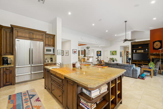 73342 Bursera Way, Palm Desert CA: https://media.crmls.org/mediaz/01b877ef-c0a7-4720-8bf5-a8a8fba387f3.jpg