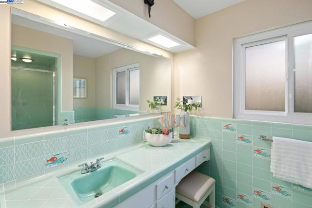 2567 Humboldt, San Leandro CA: https://media.crmls.org/mediaz/01b98e0d-d5af-41ec-be38-53ac1642d9c0.jpg