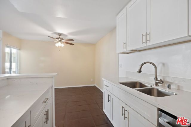 5328 Newcastle Avenue, Encino CA: https://media.crmls.org/mediaz/01b99053-1c19-4440-9cea-69904bf8c2f2.jpg