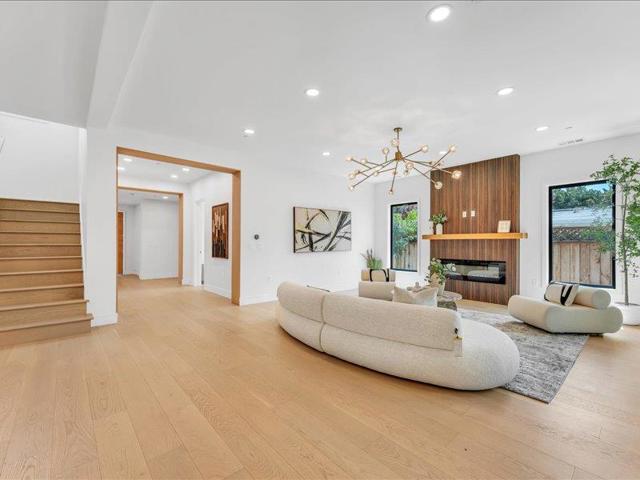 883 Rorke Way, Palo Alto CA: https://media.crmls.org/mediaz/01ba1d9a-d61d-468f-9966-14fb0834ee0f.jpg