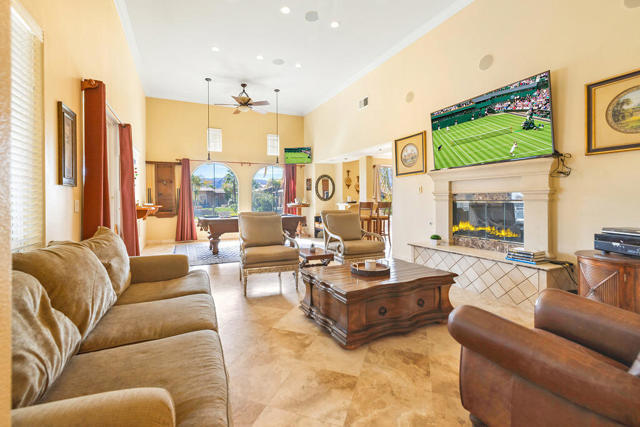 9 Via Santanella, Rancho Mirage CA: https://media.crmls.org/mediaz/01ba6f60-0a50-44fc-8d8f-7b6287c6b89f.jpg