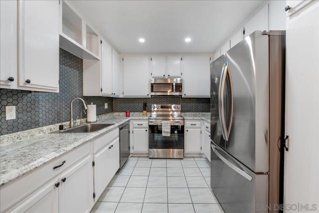 6747 Friars Rd, San Diego CA: https://media.crmls.org/mediaz/01baf8f5-b998-42a0-86b0-776fffb71387.jpg