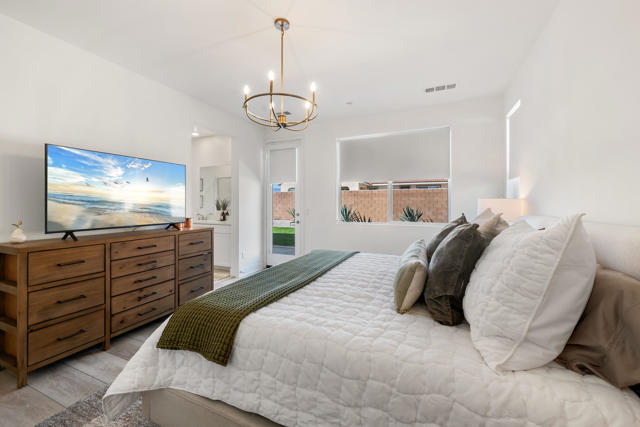 Image 18 of 44 For 40161 Padova Drive