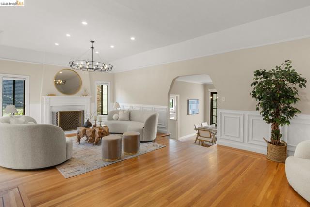 Image 4 of 30 For 22 Windsor Ave