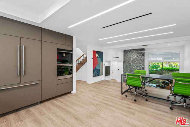 4801 La Villa Marina, Marina del Rey CA: https://media.crmls.org/mediaz/01bb7b38-d8ed-4c63-af89-94305258d90e.jpg