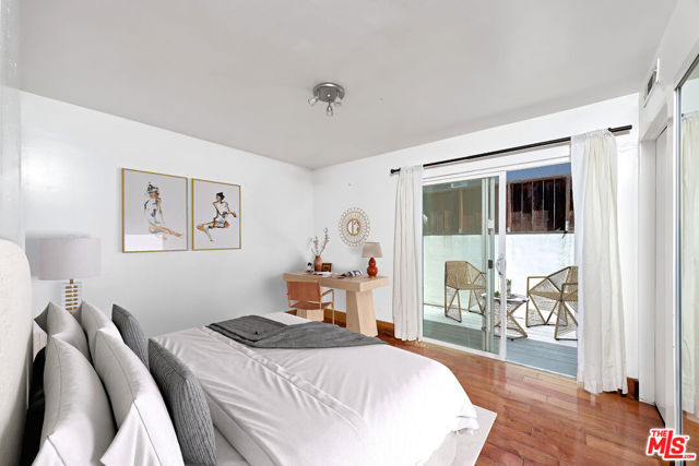1141 Cabrillo Avenue, Venice CA: https://media.crmls.org/mediaz/01bc75ae-39ce-4009-aef1-f2d30b9d7bf5.jpg