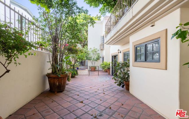 1320 N Harper Avenue, West Hollywood CA: https://media.crmls.org/mediaz/01bd0bc3-8c5d-42f8-83da-05c2786750f6.jpg