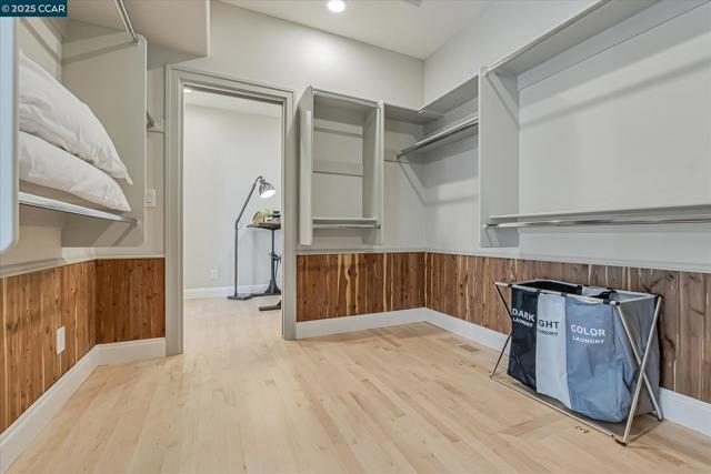 4 Berrybrook Hollow, Orinda CA: https://media.crmls.org/mediaz/01bd736e-57e4-47bd-bbcc-2b29272559b0.jpg