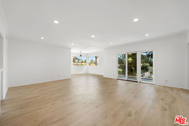222 7th Street, Santa Monica CA: https://media.crmls.org/mediaz/01be08d0-2153-44a5-8b2c-82b7d21430a8.jpg