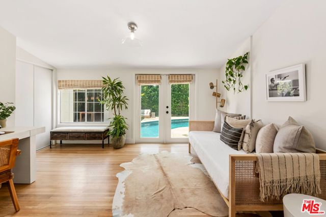 555 N Irving Boulevard, Los Angeles CA: https://media.crmls.org/mediaz/01be1a2f-022c-415b-bbfb-a166e984e075.jpg