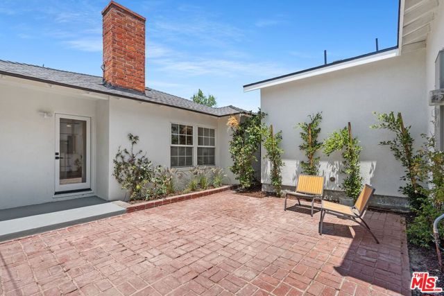 6916 Bellingham Avenue, North Hollywood CA: https://media.crmls.org/mediaz/01be68bb-f502-4bfc-acf1-570233612de3.jpg