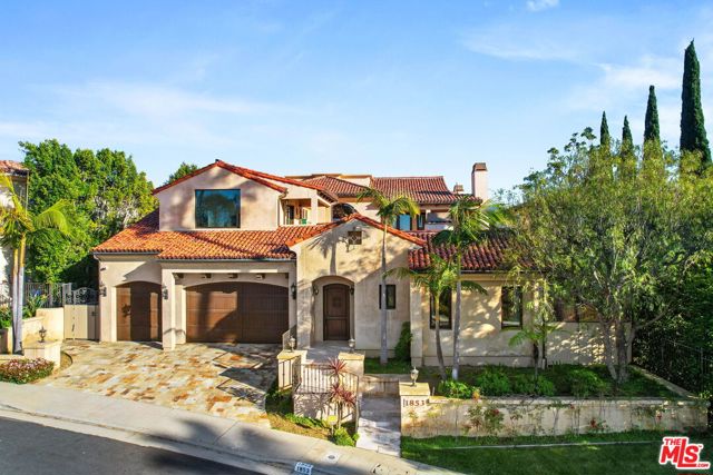 1853 Chastain, Pacific Palisades CA: https://media.crmls.org/mediaz/01bed13c-d25b-44b4-9c9d-81e1b411609f.jpg