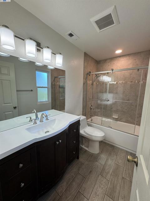 7765 Canyon Meadow Cir, Pleasanton CA: https://media.crmls.org/mediaz/01bf6d60-b28d-44f9-891f-f1ac875bf360.jpg