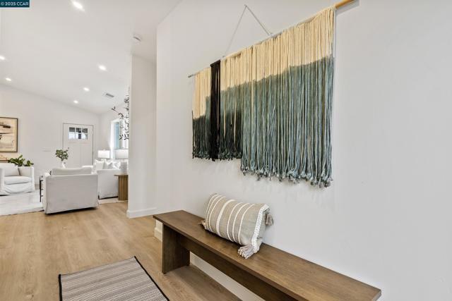 330 Warren Way, Pittsburg CA: https://media.crmls.org/mediaz/01bf8517-850d-4937-b309-550fbaf600c8.jpg