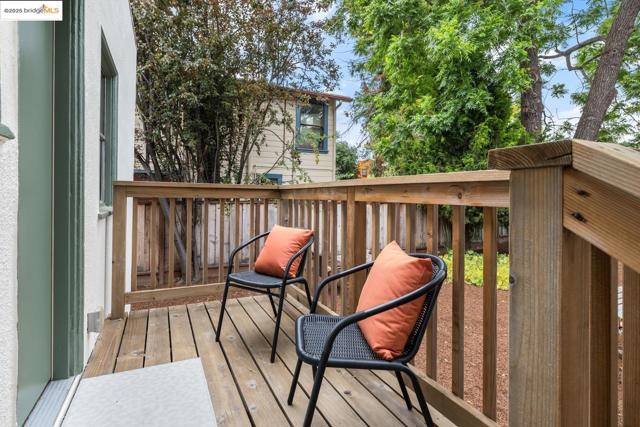 1814 Carleton ST, Berkeley CA: https://media.crmls.org/mediaz/01bf867d-2a20-44c5-8152-dd213102571d.jpg