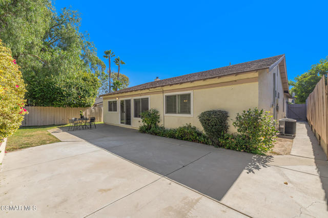 1569 Burning Tree Drive, Thousand Oaks CA: https://media.crmls.org/mediaz/01bfb52a-1a8c-4357-9f8e-08d555b8e772.jpg