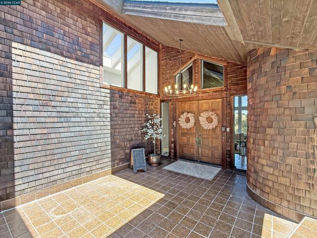 130 Hillcroft Way, Walnut Creek CA: https://media.crmls.org/mediaz/01bfdfd8-1865-4adb-a206-106b45a51de2.jpg