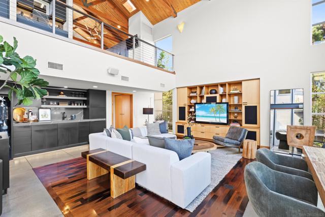 5259 Pacifica Dr, San Diego CA: https://media.crmls.org/mediaz/01c02b35-7fdb-4df3-9812-c88749d8e904.jpg