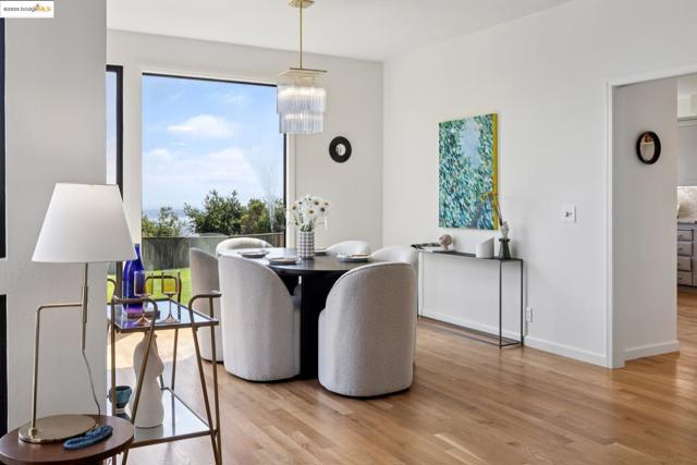6019 Ridgemont Dr, Oakland CA: https://media.crmls.org/mediaz/01c05d69-642a-4c1d-b6e8-13b68cc0df6e.jpg