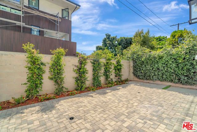 1921 Federal Avenue, Los Angeles CA: https://media.crmls.org/mediaz/01c0968d-4b2b-4756-afe6-e5090c58d242.jpg