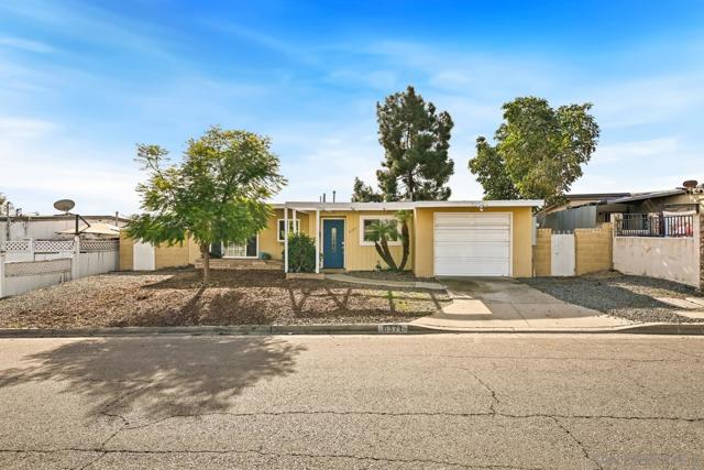 6371 Celia Vista Dr, San Diego CA: https://media.crmls.org/mediaz/01c09e2e-b774-4ffb-9c68-81cd5af83a56.jpg