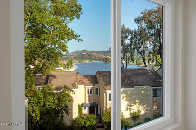 1228 S Westlake Boulevard, Westlake Village CA: https://media.crmls.org/mediaz/01c0d052-bcb6-4679-aefa-dd35c7dd5a7e.jpg