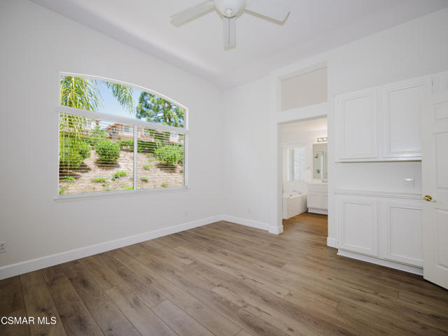 3185 Clarita Court, Thousand Oaks CA: https://media.crmls.org/mediaz/01c0db94-9661-4cb3-971e-a14604f08275.jpg