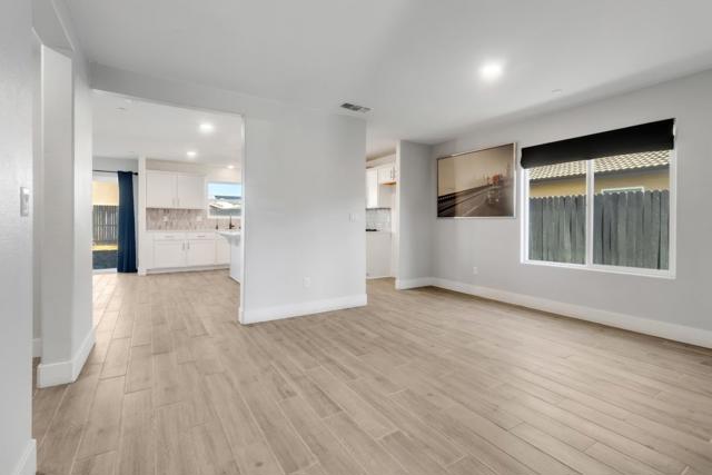 2125 Redding Way, Atwater CA: https://media.crmls.org/mediaz/01c123ba-0c91-4bf3-96a8-e0c66d306bc8.jpg