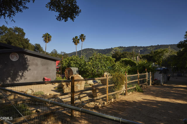 12293 Topa Lane, Santa Paula CA: https://media.crmls.org/mediaz/01c1f791-0781-4a7b-be6d-53b14cf2750f.jpg