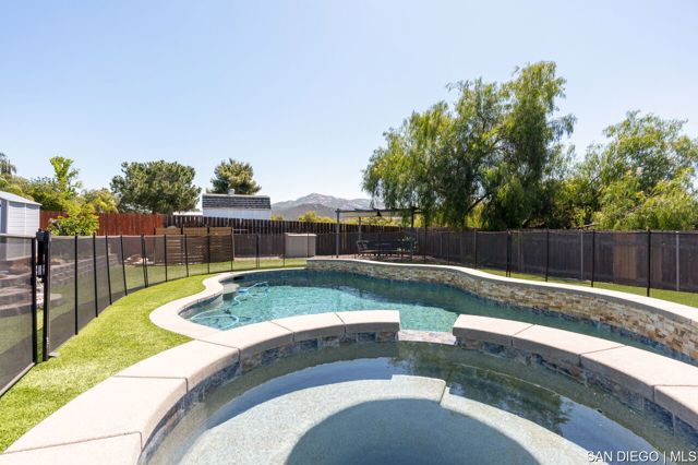 23849 Gymkhana RD, Ramona CA: https://media.crmls.org/mediaz/01c23df8-5d8c-461b-8466-ac7b4e64ad6e.jpg