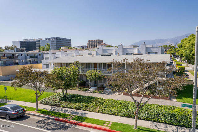 999 Cordova Street, Pasadena CA: https://media.crmls.org/mediaz/01c2b0f4-c061-4d31-88e9-0b3e26f36250.jpg