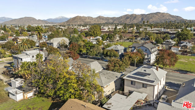 3469 Lime Street, Riverside CA: https://media.crmls.org/mediaz/01c2b3b2-053d-497d-a1bc-5fe593bb9601.jpg