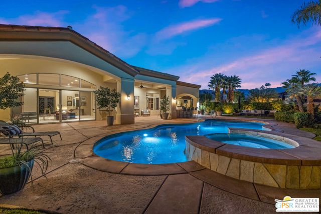 16 Villaggio Place, Rancho Mirage CA: https://media.crmls.org/mediaz/01c2e133-91f5-479a-9377-12e0d58789e6.jpg