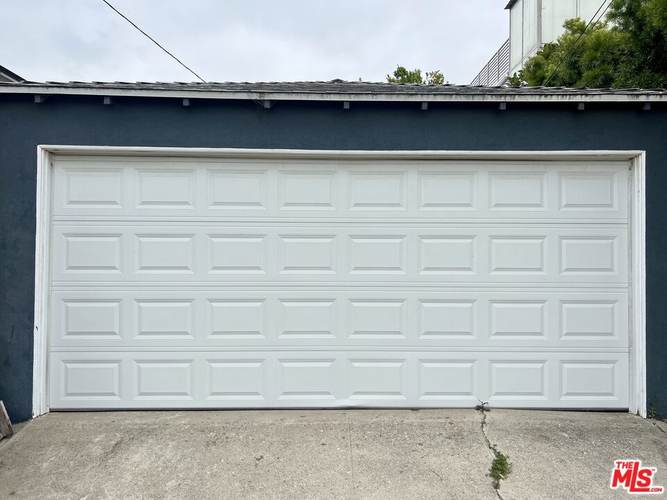 https://media.crmls.org/mediaz/01c3a98d-e626-4091-8a67-d2ec515d5552.jpg?preset=X-Large