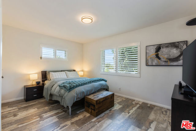 10315 Fairgrove Avenue, Tujunga CA: https://media.crmls.org/mediaz/01c3f3e8-6535-4c6d-ab17-168478591371.jpg