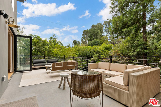 12220 Benmore Terrace, Los Angeles CA: https://media.crmls.org/mediaz/01c46ce8-9d86-4b79-a2ec-846cb3971d38.jpg