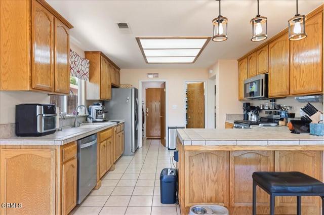 Detail Gallery Image 14 of 46 For 5813 Ragusa Ln, Bakersfield,  CA 93308 - 3 Beds | 2 Baths