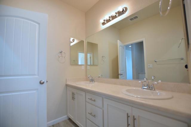 3936 Purple Finch Lane, Modesto CA: https://media.crmls.org/mediaz/01c5b16b-cc33-46fa-9bf2-bb6dcb6c3a59.jpg