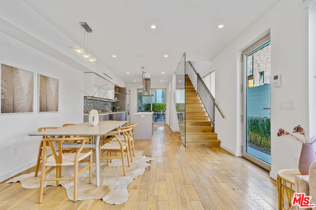809 Brooks Avenue, Venice CA: https://media.crmls.org/mediaz/01c5efd5-5fe0-4c14-9f78-1826bf4ae68c.jpg