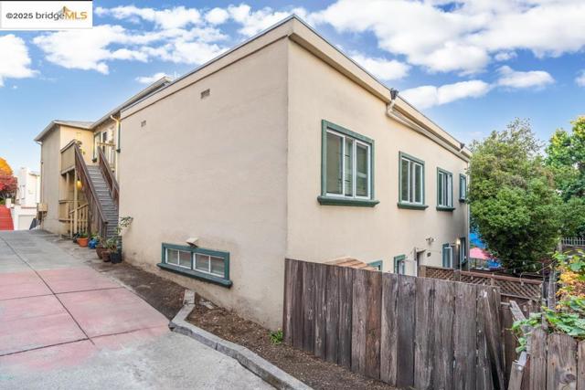 539 Mandana, Oakland CA: https://media.crmls.org/mediaz/01c6bbe2-4a31-45ce-83a9-153a40ea5fd3.jpg