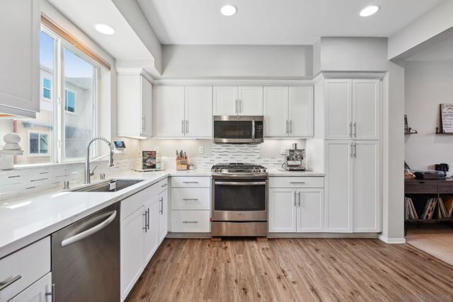 219 Antoni Gln, Escondido CA: https://media.crmls.org/mediaz/01c71a91-3a11-46b5-a525-8f89948e1971.jpg
