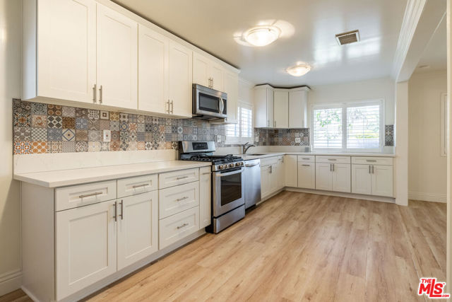 445 S Mansfield Avenue, Los Angeles CA: https://media.crmls.org/mediaz/01c7ba72-ff89-46ce-9be2-d22ab6b3f363.jpg