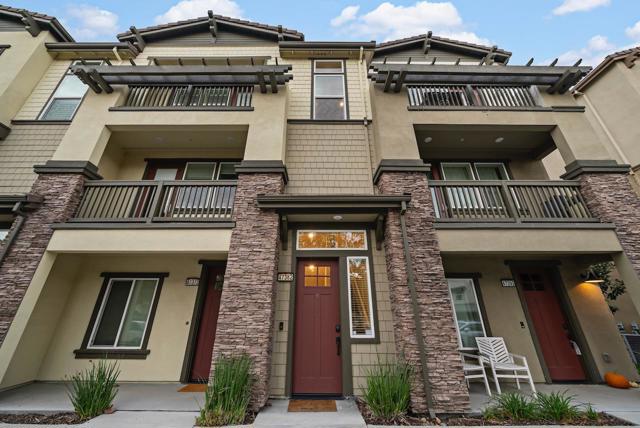 47382 Mission Falls Court, Fremont CA: https://media.crmls.org/mediaz/01c89431-55ef-4ddb-b157-d3bfe36867f1.jpg