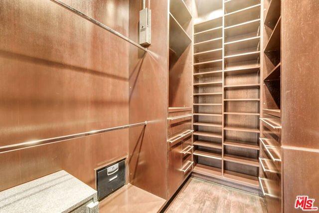 1415 Summitridge Drive, Beverly Hills CA: https://media.crmls.org/mediaz/01c8e659-5298-4099-8f22-377d6beb844a.jpg