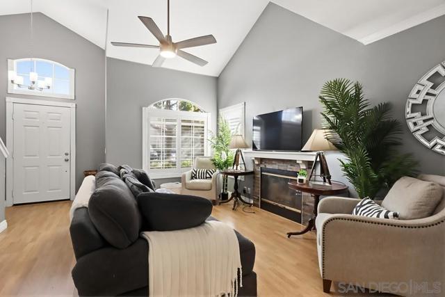 554 Friendly Ct E, El Cajon CA: https://media.crmls.org/mediaz/01c8fd26-64e2-4cbe-96c3-c3fc03b33874.jpg