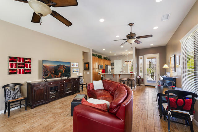 41412 Calle Pampas, Indio CA: https://media.crmls.org/mediaz/01c907ec-e2fe-446a-88c9-9060f801b90e.jpg