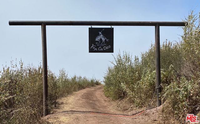 1915 Monte Alegre Drive, Carpinteria CA: https://media.crmls.org/mediaz/01c9304d-50fd-47b7-a3a9-c8723cdd5b23.jpg