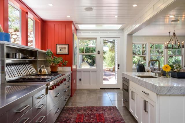 602 Vista Drive, Redwood City CA: https://media.crmls.org/mediaz/01c9458e-5ac1-427e-872b-54f7655f606f.jpg