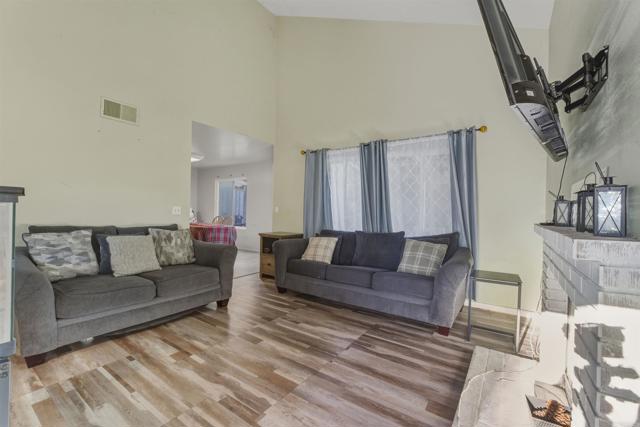 Detail Gallery Image 5 of 17 For 320 Rolling Hills Ln, San Marcos,  CA 92069 - 3 Beds | 2 Baths